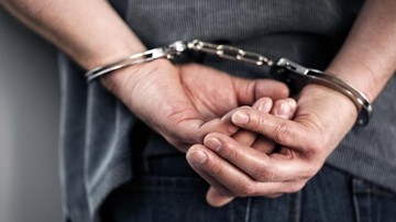 Warga Tangkap Pria Curi Kalung Emas di Toko Jakut