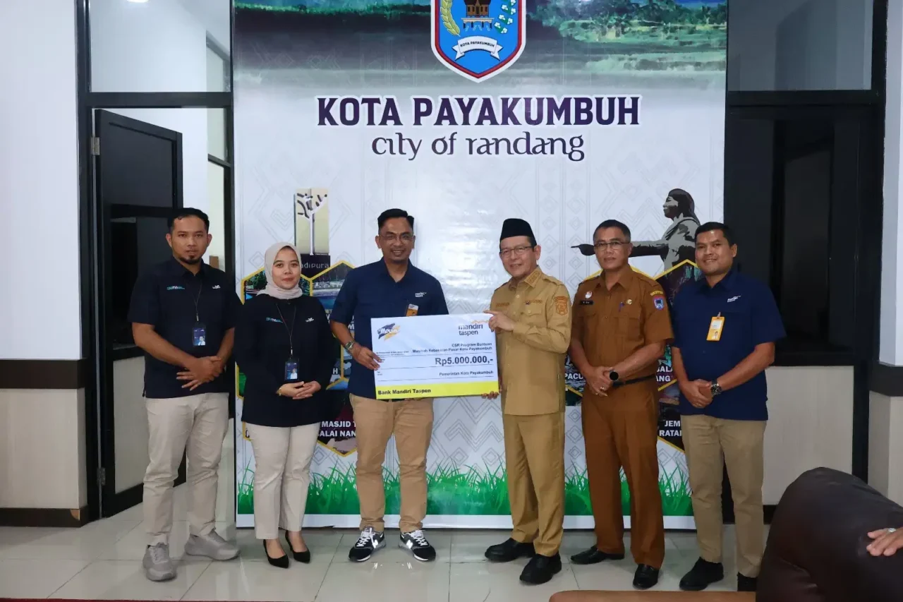 pt-bank-mandiri-taspen-berikan-csr-untuk-korban-kebakaran-pasar-payakumbuh