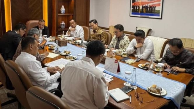 seskab-teddy-rapat-bareng-dasco-hingga-purbaya,-bahas-ekonomi-ri