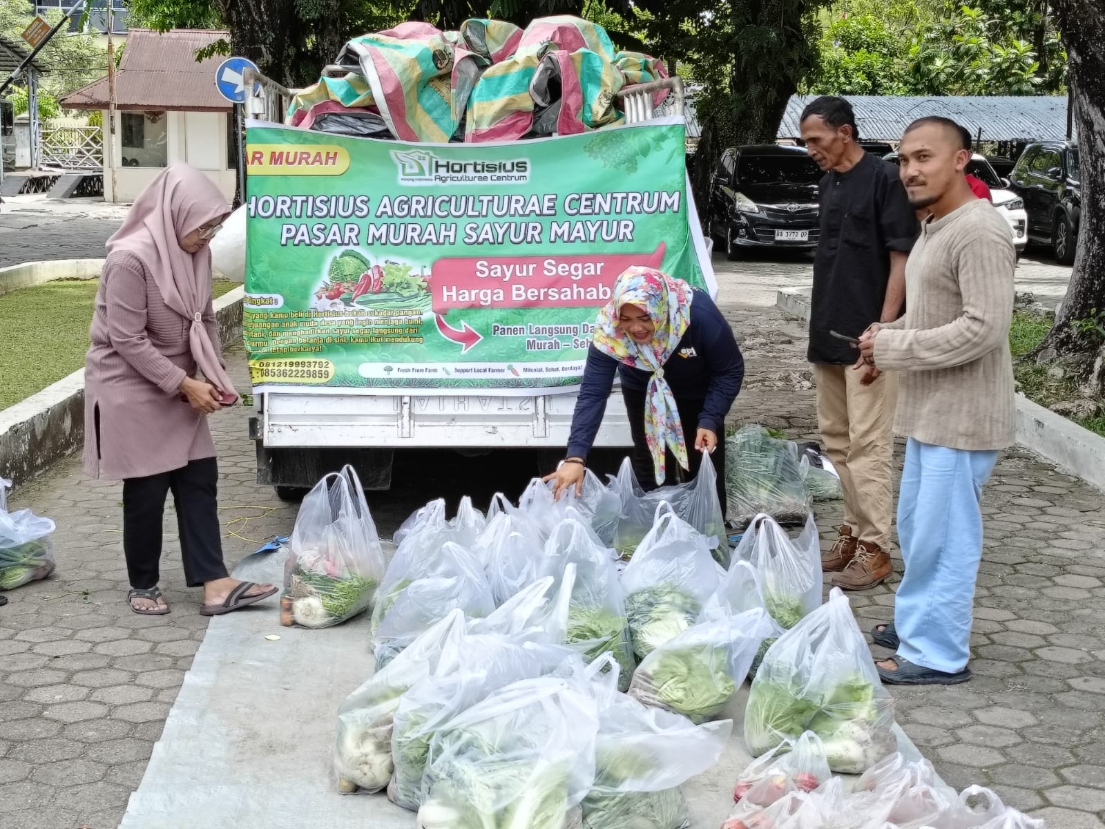 pemprov-sumbar-fasilitasi-petani-milenial:-ratusan-paket-sayur-segar-terjual-kilat