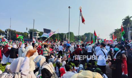 pekik-‘free-palestine’-di-patung-kuda,-serukan-hentikan-genosida