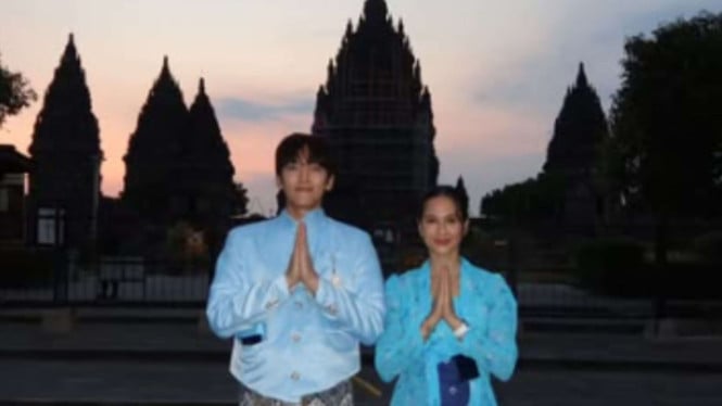momen-ji-chang-wook-pose-bareng-pevita-pearce-di-candi-prambanan