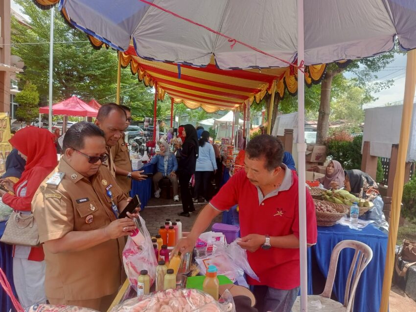 warga-nanggalo-serbu-pasar-murah-terintegrasi-layanan-kesehatan-gratis
