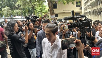dj-panda-bungkam-usai-diperiksa-soal-dugaan-pengancaman-erika-carlina