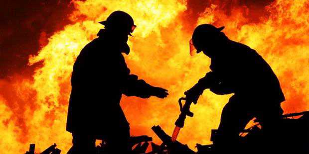 rumah-dan-bengkel-di-tapan-ludes-terbakar,-kerugian-ditaksir-capai-rp50-juta