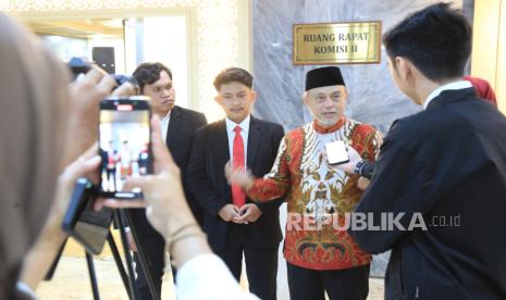 tamsil-linrung-dorong-pemuda-parlemen-indonesia-wujudkan-demokrasi-produktif-dan-gotong-royong