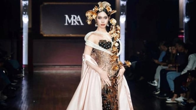 arine-azraghevira-tampil-memukau-di-paris-city-fashion-week-2025