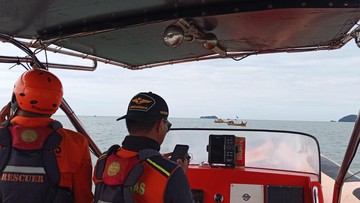 Tim SAR Sisir Perairan Karimun, Cari ABK Kapal Tenggelam