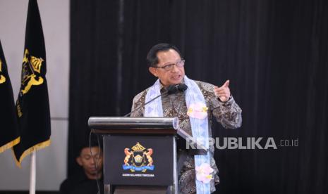 Mendagri Dorong Pemda Belanjakan Dana, Hindari Mengendap di Bank