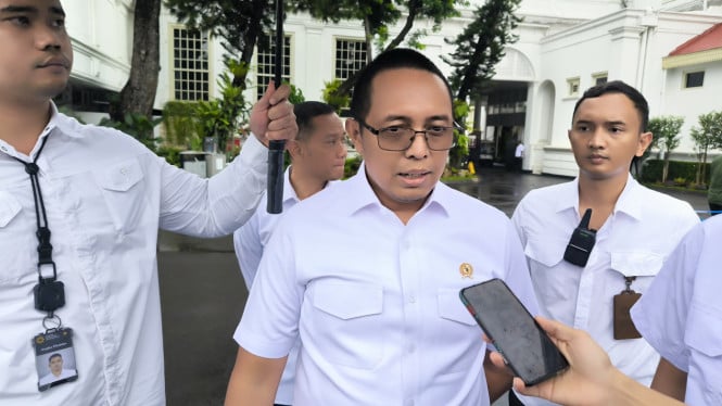 hasan-nasbi-minta-purbaya-berhenti-kritik-pejabat-lain:-kalau-mau-di-ruang-tertutup
