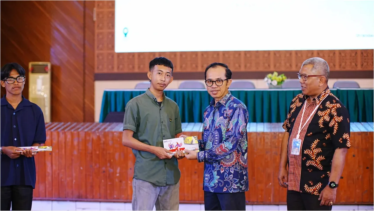 ribuan-mahasiswa-unand-terima-kip-k,-rektor-tekankan-tanggung-jawab