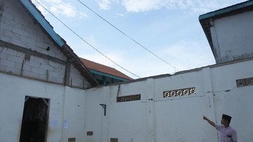 Polisi Selidiki Ambruknya Atap Asrama Putri Pesantren di Situbondo