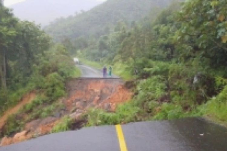 Banjir dan Longsor Terjang Tapsel, 8 Meninggal, Ribuan Warga Mengungsi