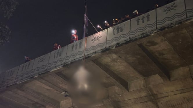 tulisan-pesan-‘capek-hidup’-ke-pacar,-ini-motif-pria-gantung-diri-di-flyover-bandung