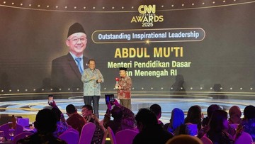 kemendikdasmen-raih-dua-penghargaan-di-cnn-indonesia-award-2025