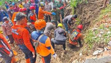 Longsor Terjang Trenggalek, Empat Warga Meninggal, Satu Selamat