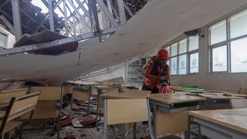 44-orang-termasuk-siswa-terluka-tertimpa-atap-smk-1-gunung-putri-bogor