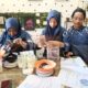 pt-semen-padang-latih-warga-teluk-bayur-membuat-kue