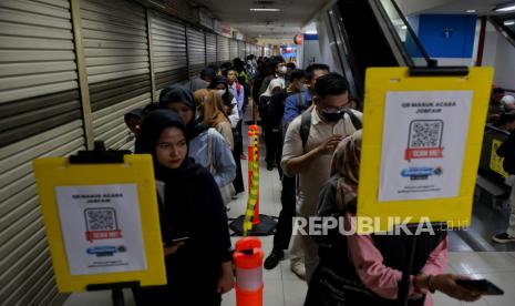 survei-indikator-setahun-prabowo-gibran:-kondisi-ekonomi-dinilai-sedang,-keamanan-baik