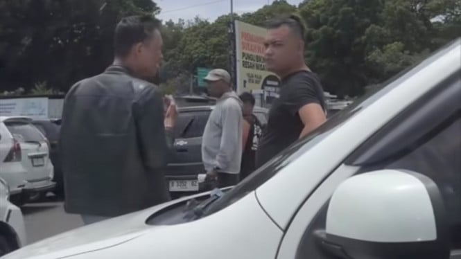 viral-tukang-parkir-di-acara-wisuda-unpad-patok-harga-hingga-rp40-ribu