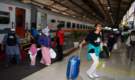 tiket-kereta-natal-dan-tahun-baru-sudah-bisa-dipesan,-begini-cara-pesannya