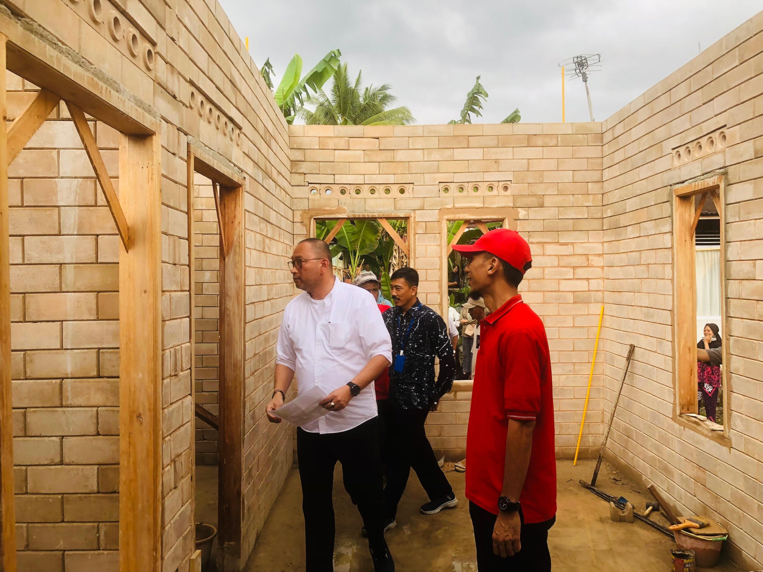 semen-padang-dan-kemensos-bangun-rumah-layak-huni-dengan-sepablock