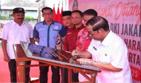wujudkan-kawasan-layak-huni,-gubernur-pramono-resmikan-kampung-tanah-harapan