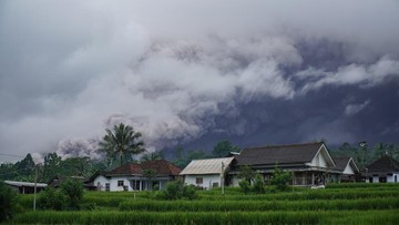 Erupsi Semeru Lumpuhkan Akses Lumajang-Malang, Warga Diimbau Mengungsi