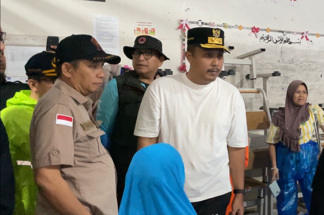 dprd-sumbar-kunjungi-korban-banjir,-minta-warga-waspada!