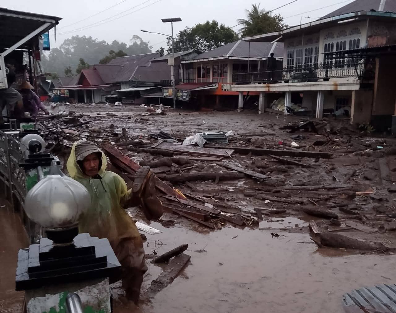 dvi-identifikasi-20-korban,-terus-cari-10-hilang-di-sumbar