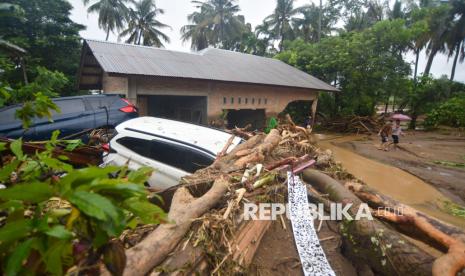 21-jenazah-ditemukan-di-aliran-sungai-batang-anai,-diduga-korban-banjir-di-jembatan-kembar-padang