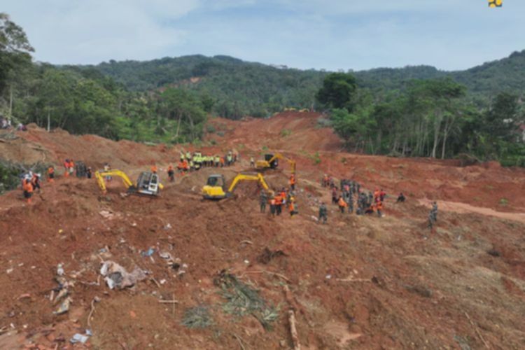 Evakuasi Longsor Banjarnegara: Delapan Mini Ekskavator Diterjunkan ke Lokasi