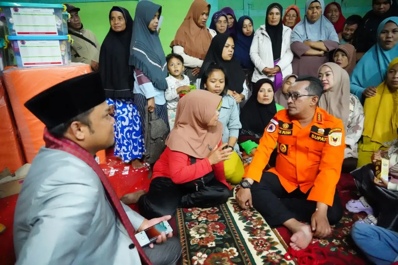 Banjir Landa Tanah Datar, Bupati Gerak Cepat Bantu Warga