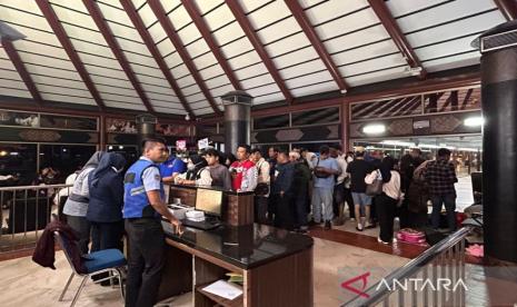 Super Air Jet Batalkan Penerbangan, Ratusan Penumpang Telantar