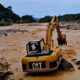 pnp-kerahkan-alat-berat-bantu-korban-banjir-bandang-padang