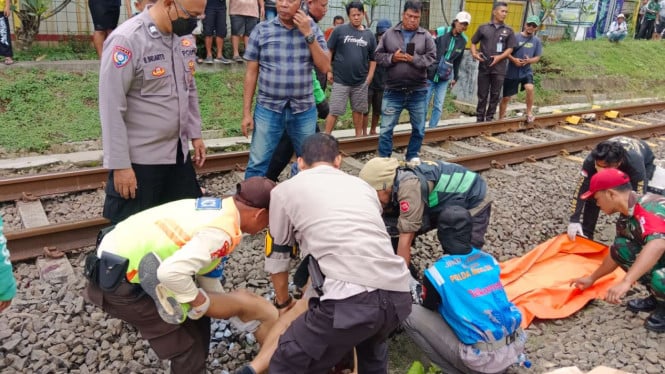 detik-detik-asn-nekat-tabrakkan-diri-ke-kereta-hingga-tewas-di-cisauk,-diduga-karena-depresi
