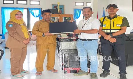 NKA Serahkan Komputer, Tingkatkan Mutu Pendidikan di Halmahera Timur