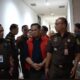 rugikan-negara-rp20-miliar,-dua-tersangka-kasus-korupsi-tunjangan-perumahan-dprd-bekasi-ditahan