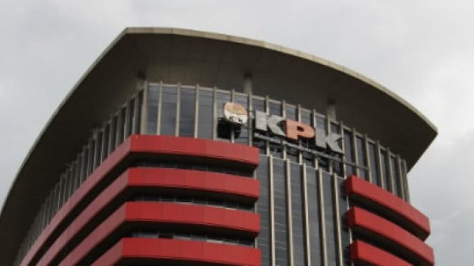 KPK Geledah Rumah Dinas Plt Gubernur Riau!