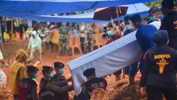 Bencana Sumatra: Korban Tewas Meningkat, Ratusan Ribu Mengungsi