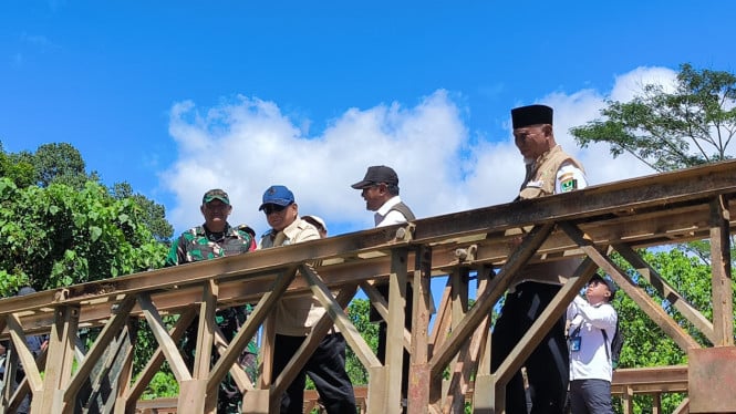 prabowo-tinjau-jembatan-bailey-di-padang-pariaman,-begini-kondisinya