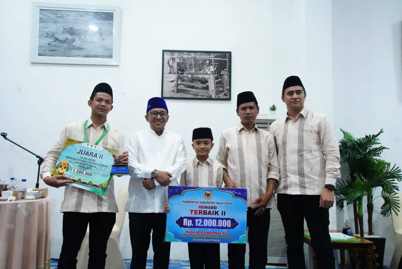pulang-dari-mtq,-bupati-eka-putra-langsung-serahkan-bonus-kafilah