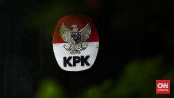 KPK Geledah Rumah Bupati, Sita Ratusan Juta Rupiah Kasus Riau!