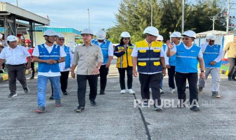 wapres-tinjau-pltmg-nias,-pastikan-pasokan-listrik-pln-andal-jelang-natal-2025-dan-tahun-baru-2026