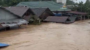 banjir-bandang-hantam-balangan-kalsel,-ketinggian-air-hingga-2-meter