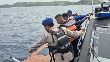 Tim SAR Sisir Pulau Padar, Cari 4 WN Spanyol Korban Tenggelam