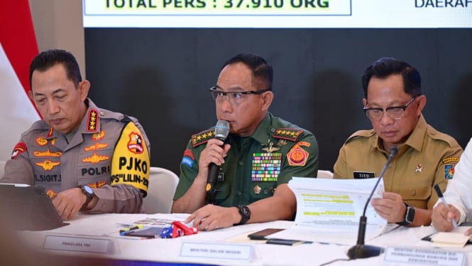 panglima-tni-kerahkan-37.910-personel-untuk-rekonstruksi-rehabilitasi-pascabencana-sumatera
