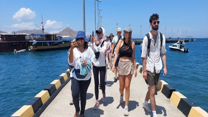 Cuaca Ekstrem Memaksa KSOP Labuan Bajo Tutup Pelayaran Wisata