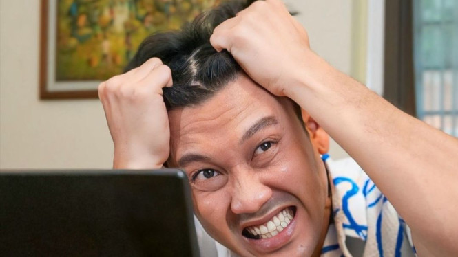 hotman-paris-sentil-podcaster-suka-bahas-isu-perselingkuhan-sampai-ikut-nangis,-denny-sumargo-kesindir