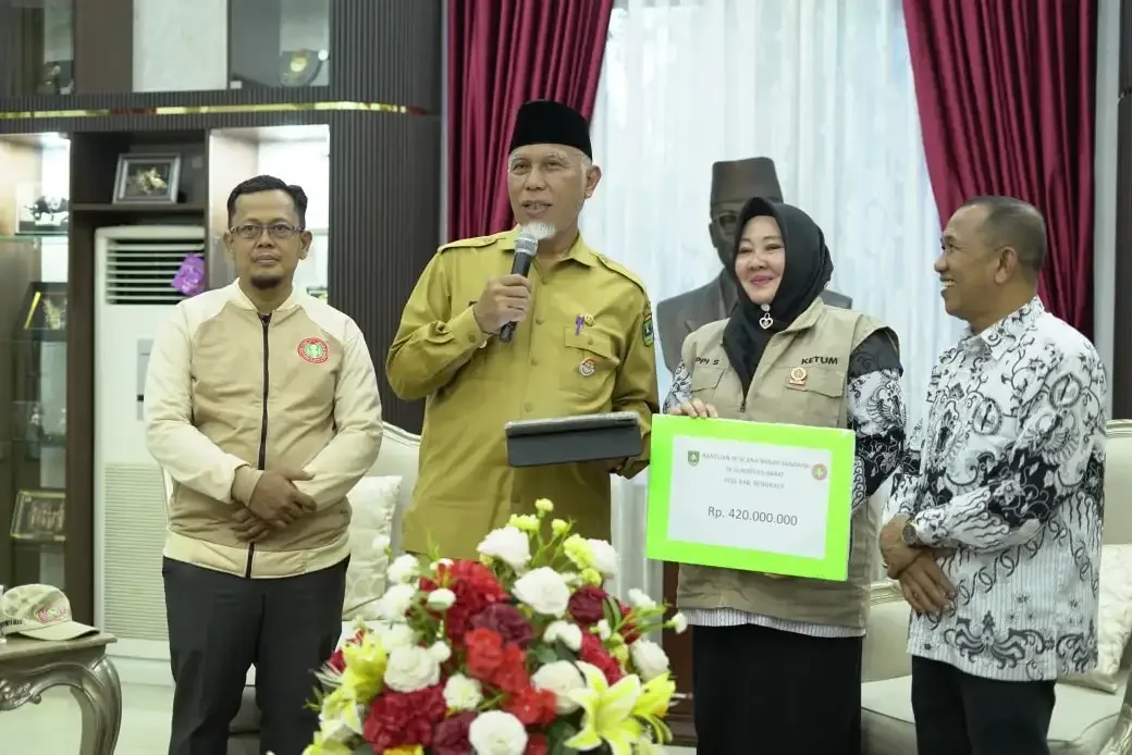 PGRI Bengkalis Ulurkan Rp420 Juta, Bantu Pendidikan Sumbar Bangkit
